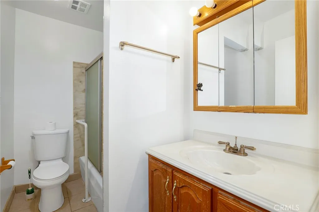 5403 Newcastle Avenue 28, Encino, California 91316 home-pic-16