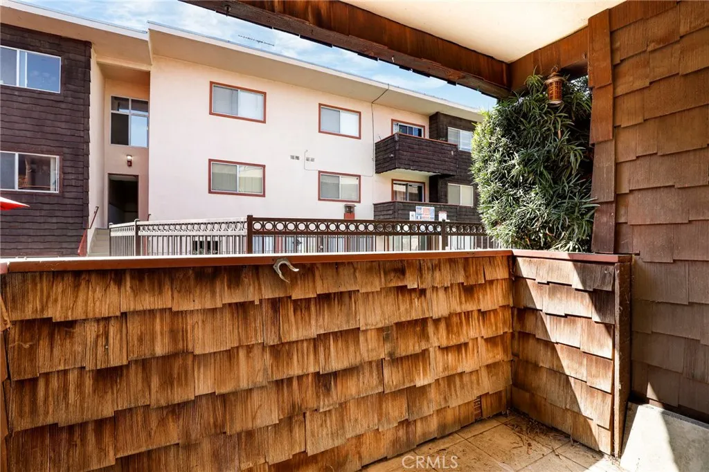 5403 Newcastle Avenue 28, Encino, California 91316 home-pic-19