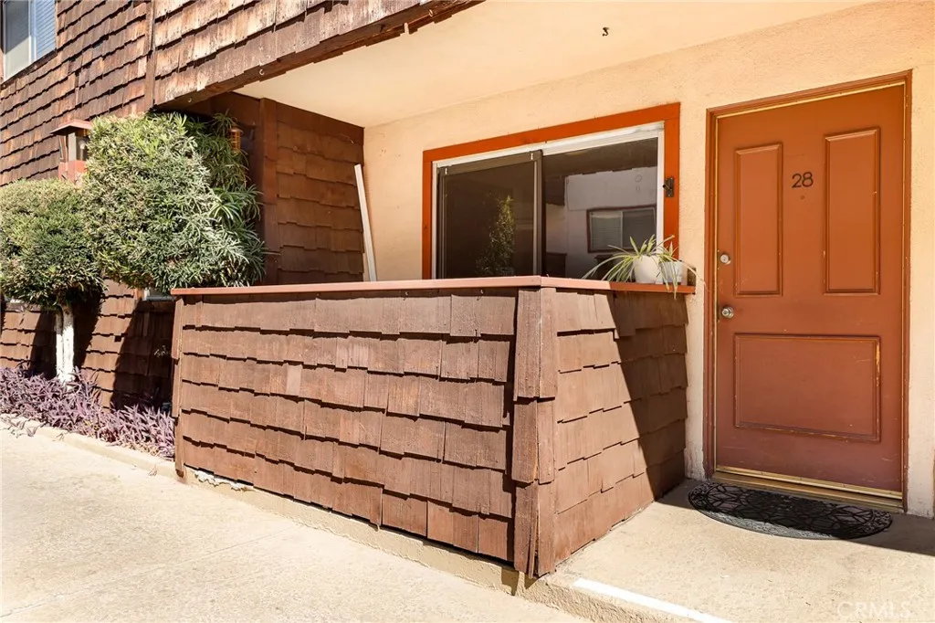 5403 Newcastle Avenue 28, Encino, California 91316 home-pic-20