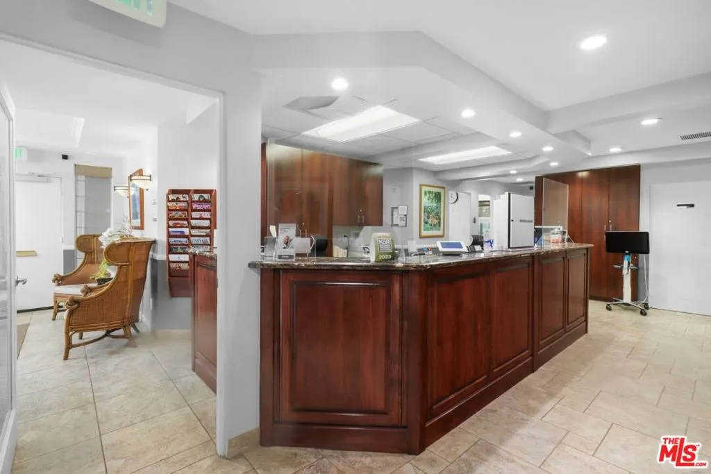 10505 W Pico Boulevard, Los Angeles, California 90064 — photo 5