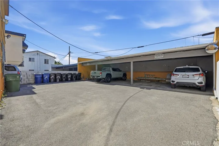 Carport/Parking