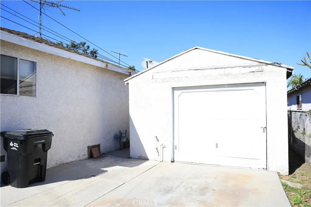 13942 Anderson, Paramount, California 90723 home-pic-5