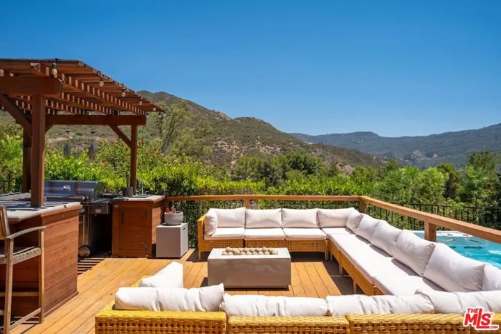 24537 Dry Canyon Cold Creek Road, Calabasas, California 91302