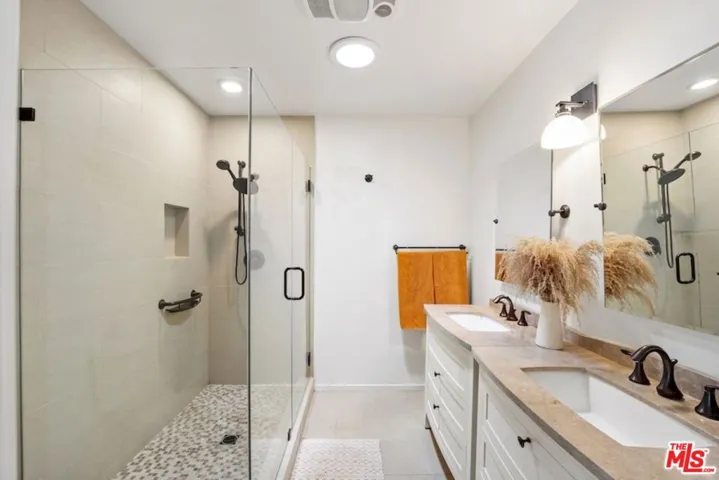 24537 Dry Canyon Cold Creek Road, Calabasas, California 91302