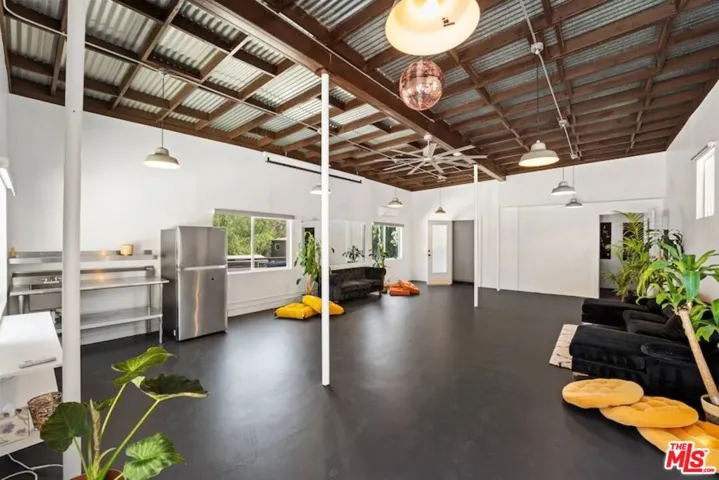 24537 Dry Canyon Cold Creek Road, Calabasas, California 91302