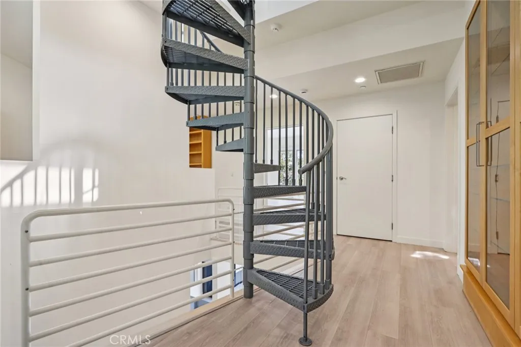 13424 Contour, Sherman Oaks, California 91423 home-pic-40