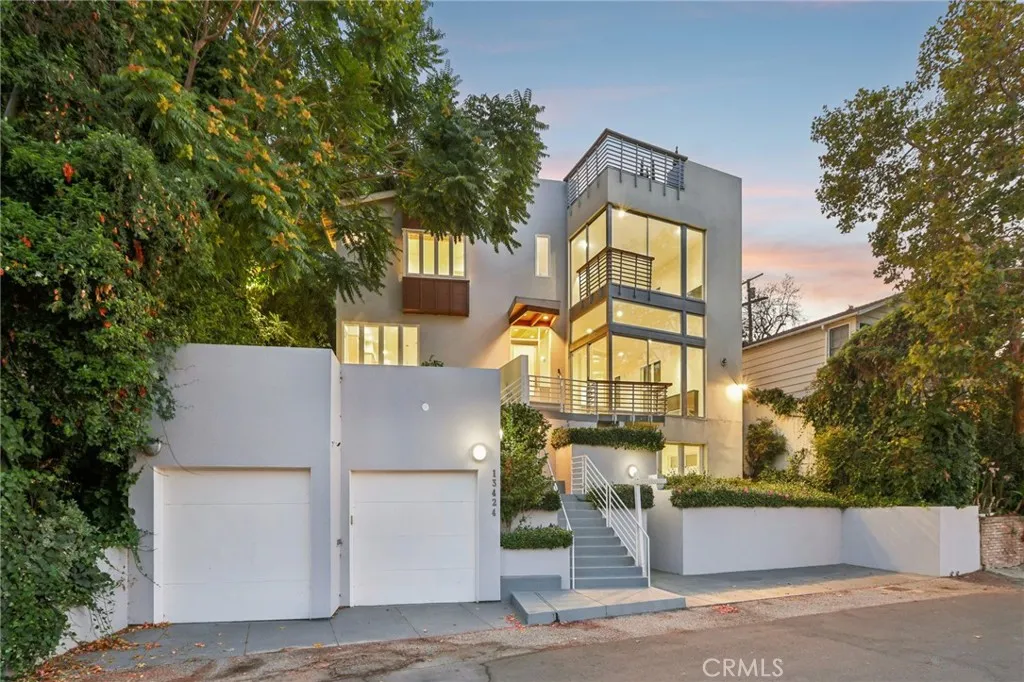 13424 Contour, Sherman Oaks, California 91423 home-pic-3