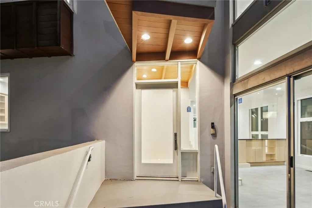 13424 Contour, Sherman Oaks, California 91423 home-pic-6