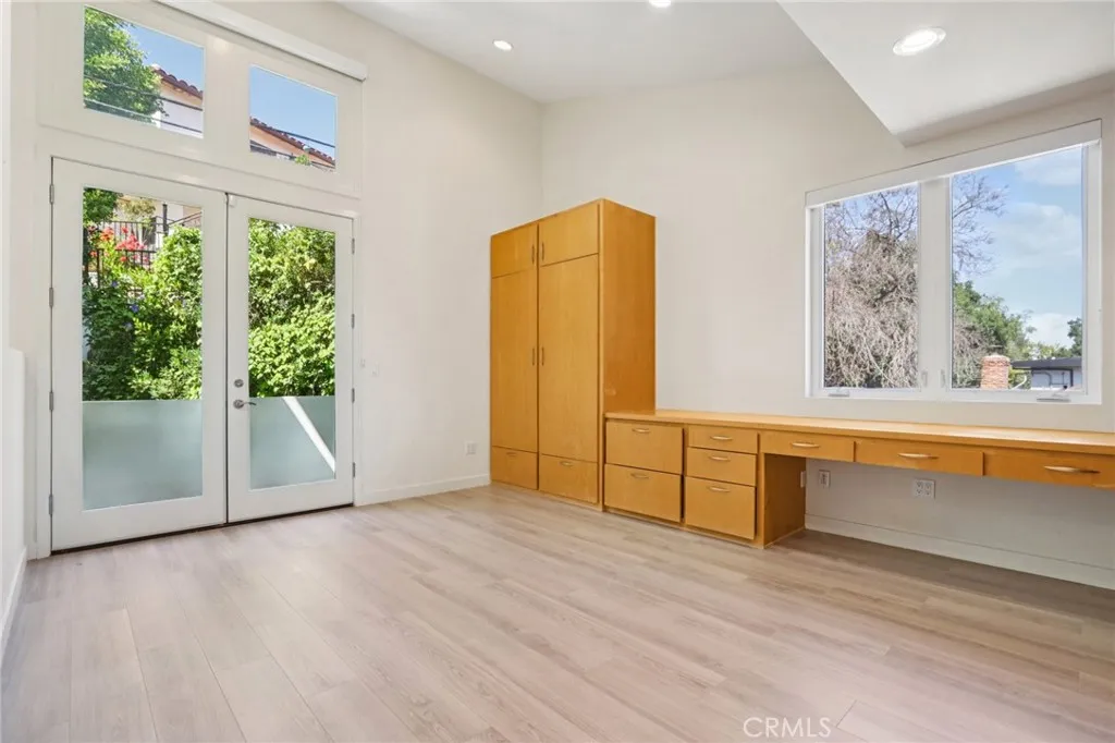 13424 Contour, Sherman Oaks, California 91423 home-pic-43