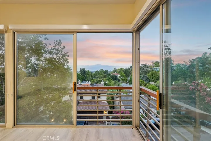 13424 Contour, Sherman Oaks, California 91423