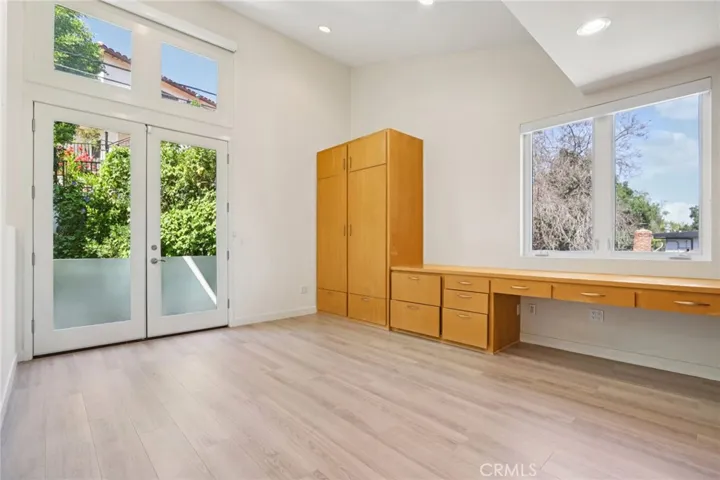 13424 Contour, Sherman Oaks, California 91423