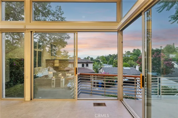 13424 Contour, Sherman Oaks, California 91423
