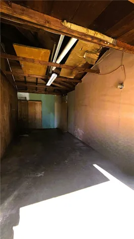 38994 VINELAND - GARAGE