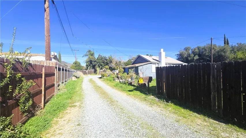 DRIVEWAY TO BACK HOUSE 38996 VINELAND