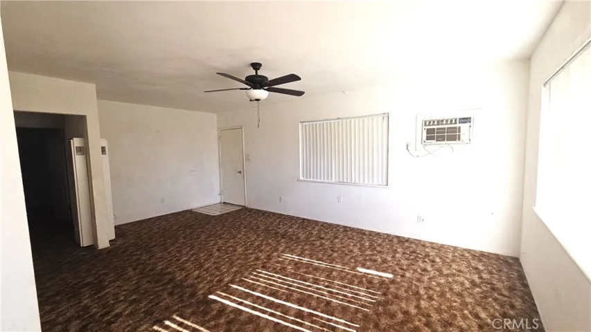 38992 VINELAND- LIVING ROOM