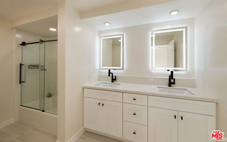 Primary En-Suite