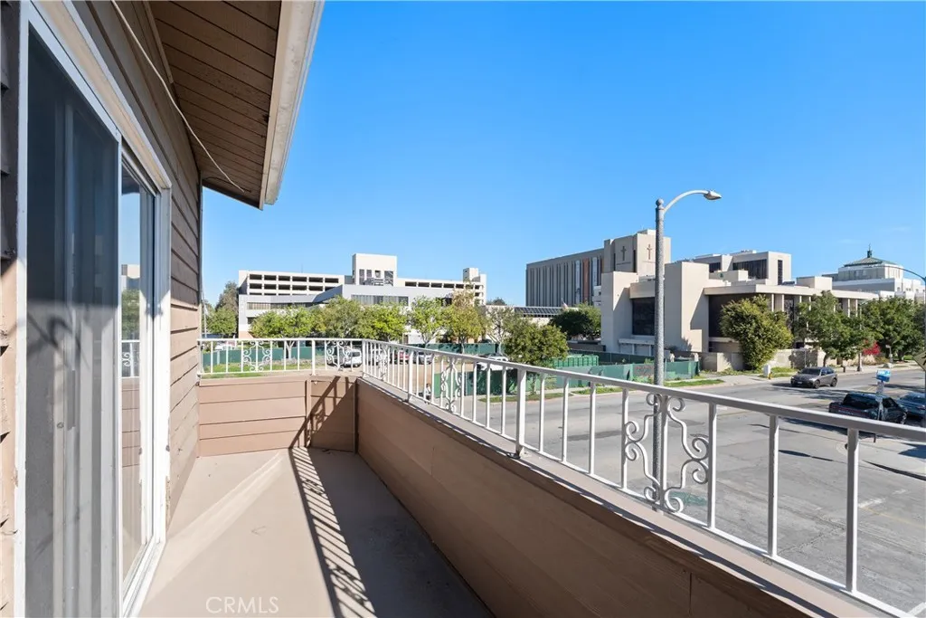 941 Elm 16, Long Beach, California 90813 home-pic-25