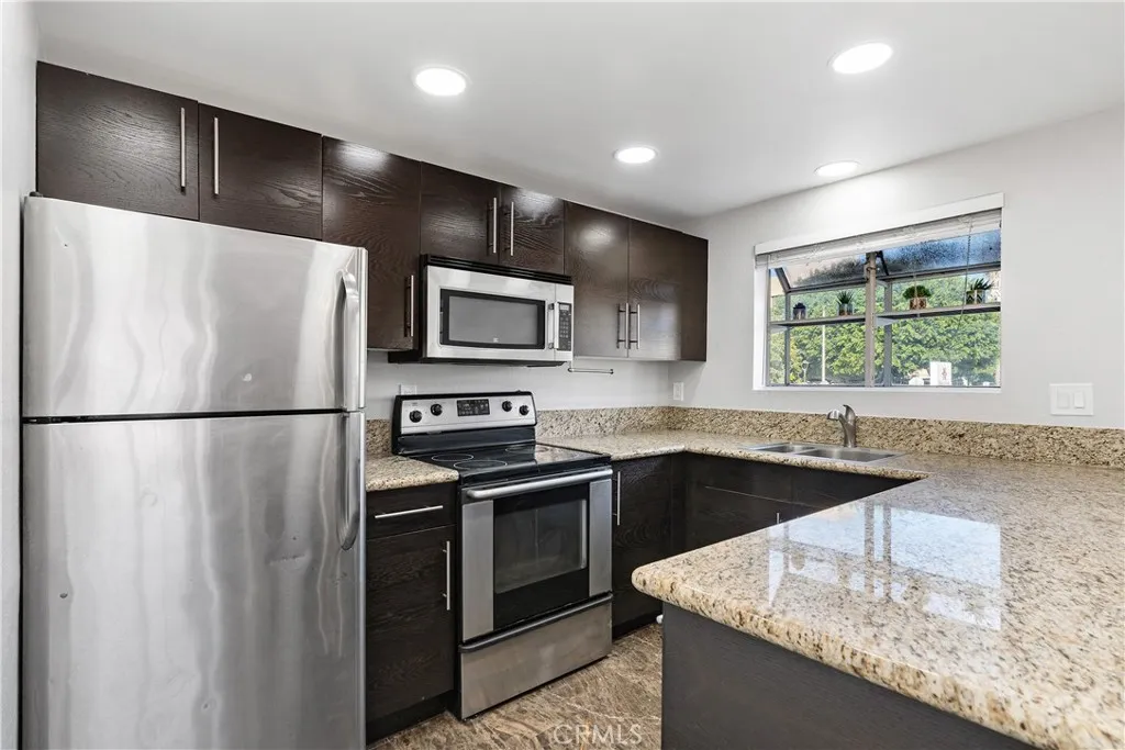941 Elm 16, Long Beach, California 90813 home-pic-12
