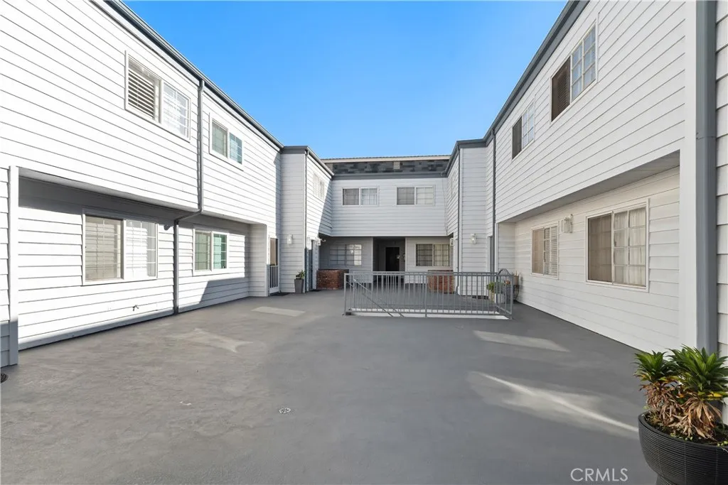 941 Elm 16, Long Beach, California 90813 home-pic-33