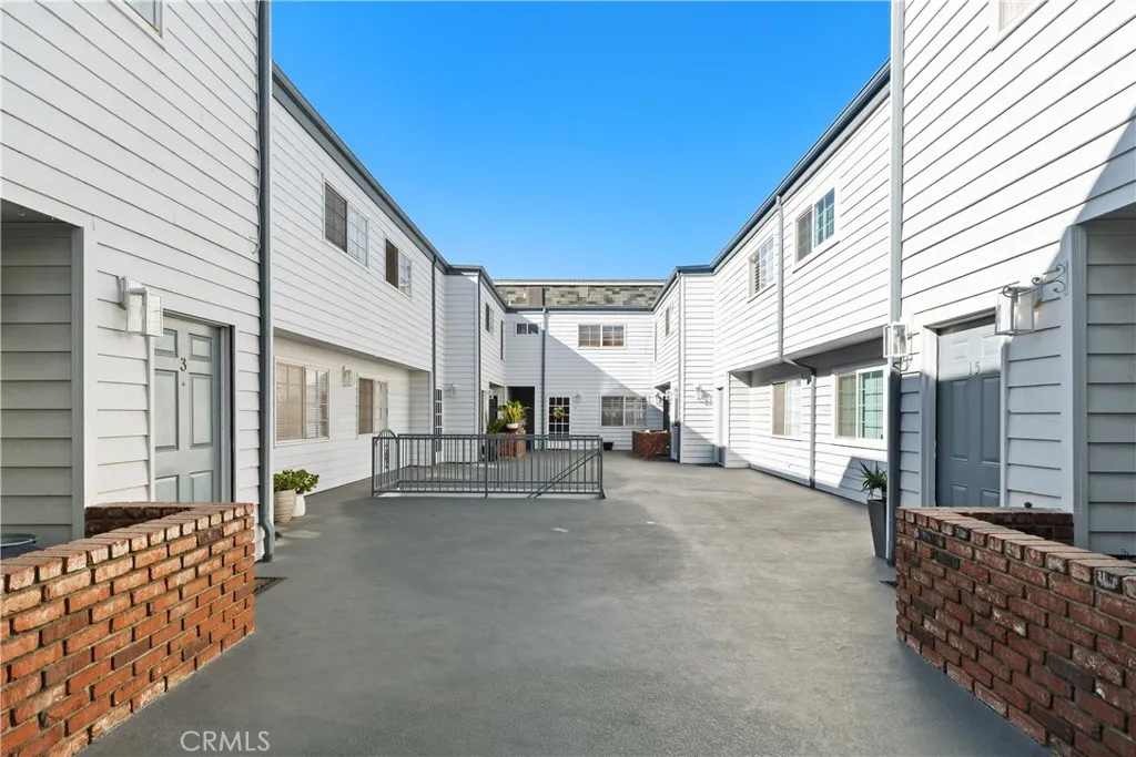 941 Elm 16, Long Beach, California 90813 home-pic-32
