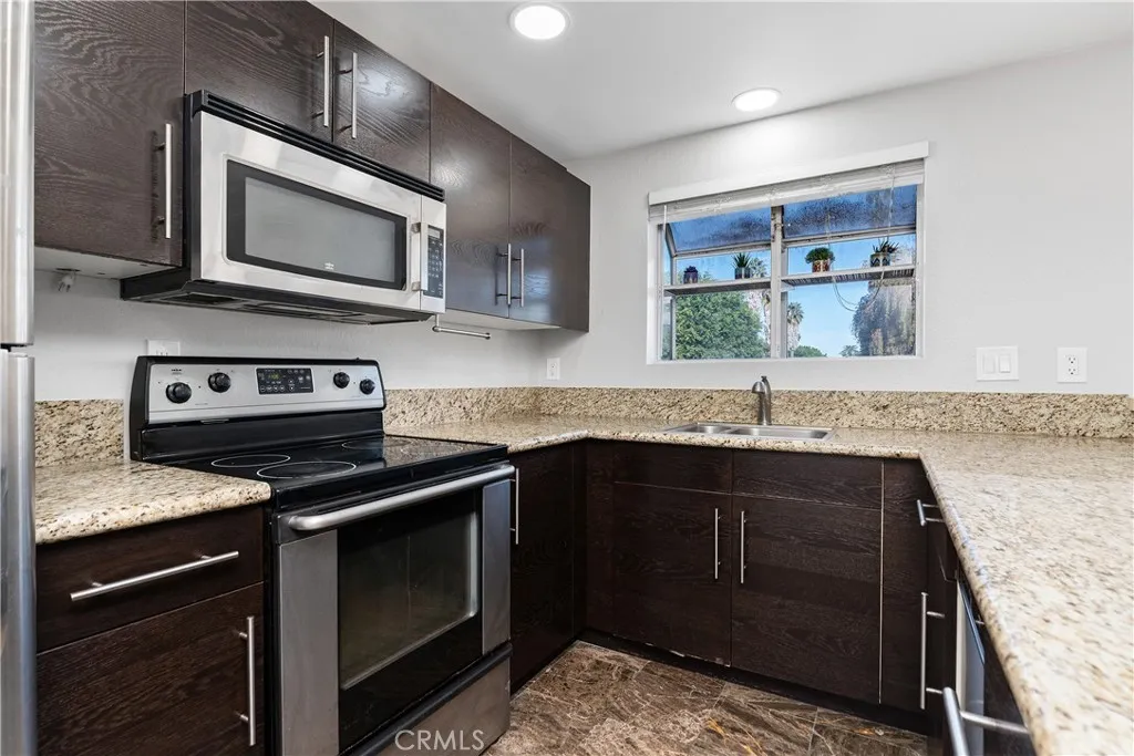 941 Elm 16, Long Beach, California 90813 home-pic-13