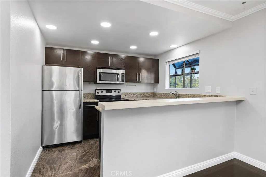 941 Elm 16, Long Beach, California 90813 home-pic-11