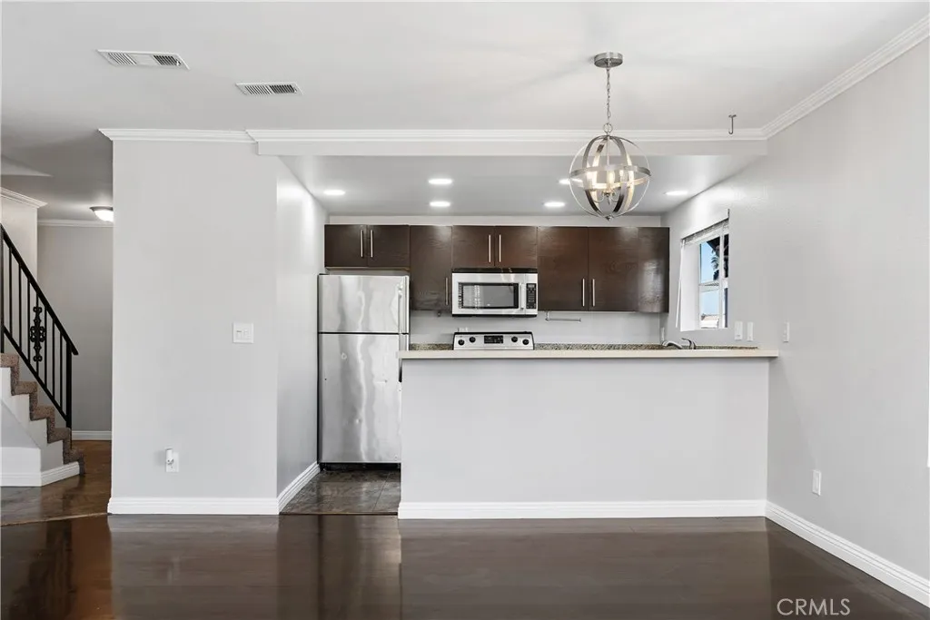 941 Elm 16, Long Beach, California 90813 home-pic-7