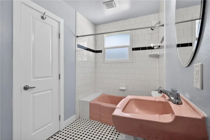 Charming vintage sink.