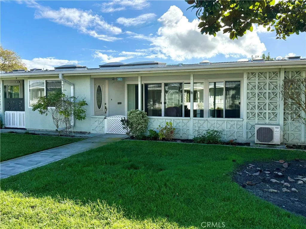 13500 Wentworth Lane 121j, Seal Beach, California 90740 home-pic-1