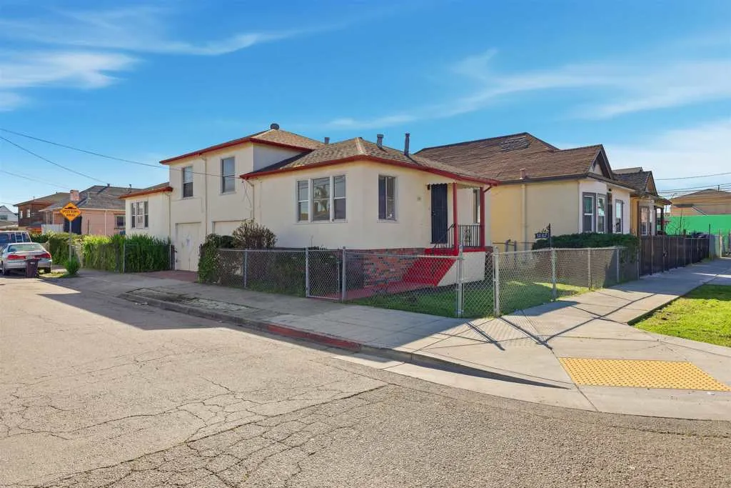 1442 92nd Avenue, Oakland, California 94603 home-pic-2