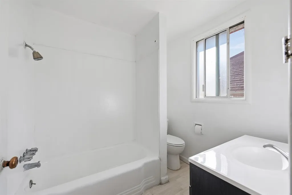 1442 92nd Avenue, Oakland, California 94603 home-pic-11