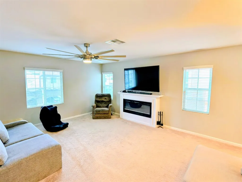 24440 Periwinkle Way, Lake Elsinore, California 92532 home-pic-5