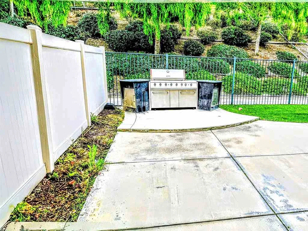 24440 Periwinkle Way, Lake Elsinore, California 92532 home-pic-25