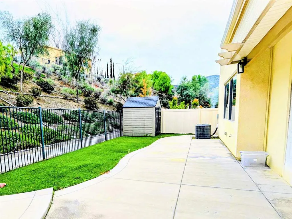 24440 Periwinkle Way, Lake Elsinore, California 92532 home-pic-24