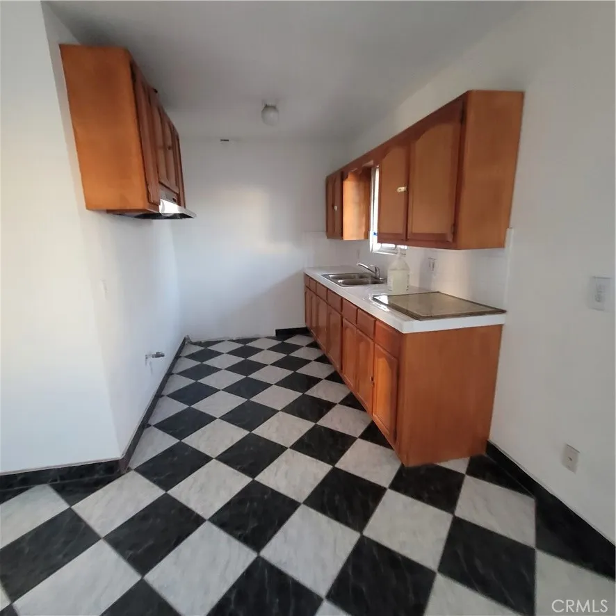 2632 W 16th, Los Angeles, California 90019 home-pic-20