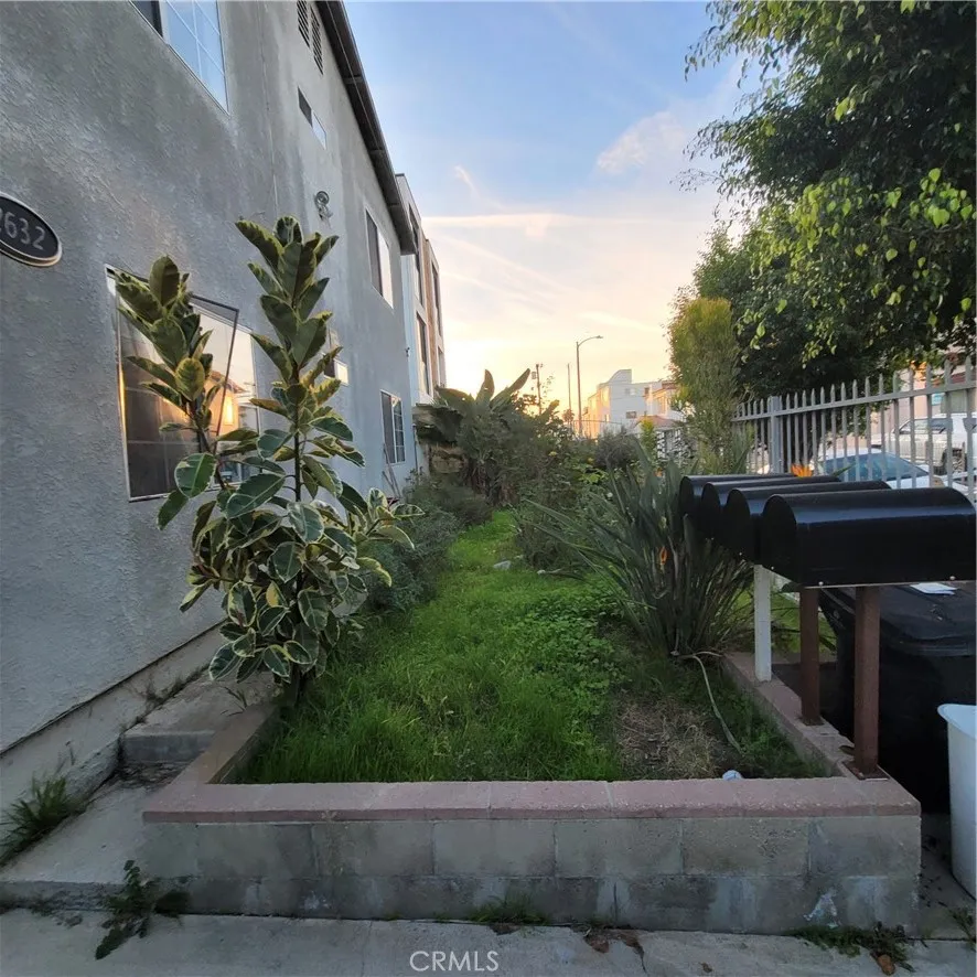 2632 W 16th, Los Angeles, California 90019 home-pic-7