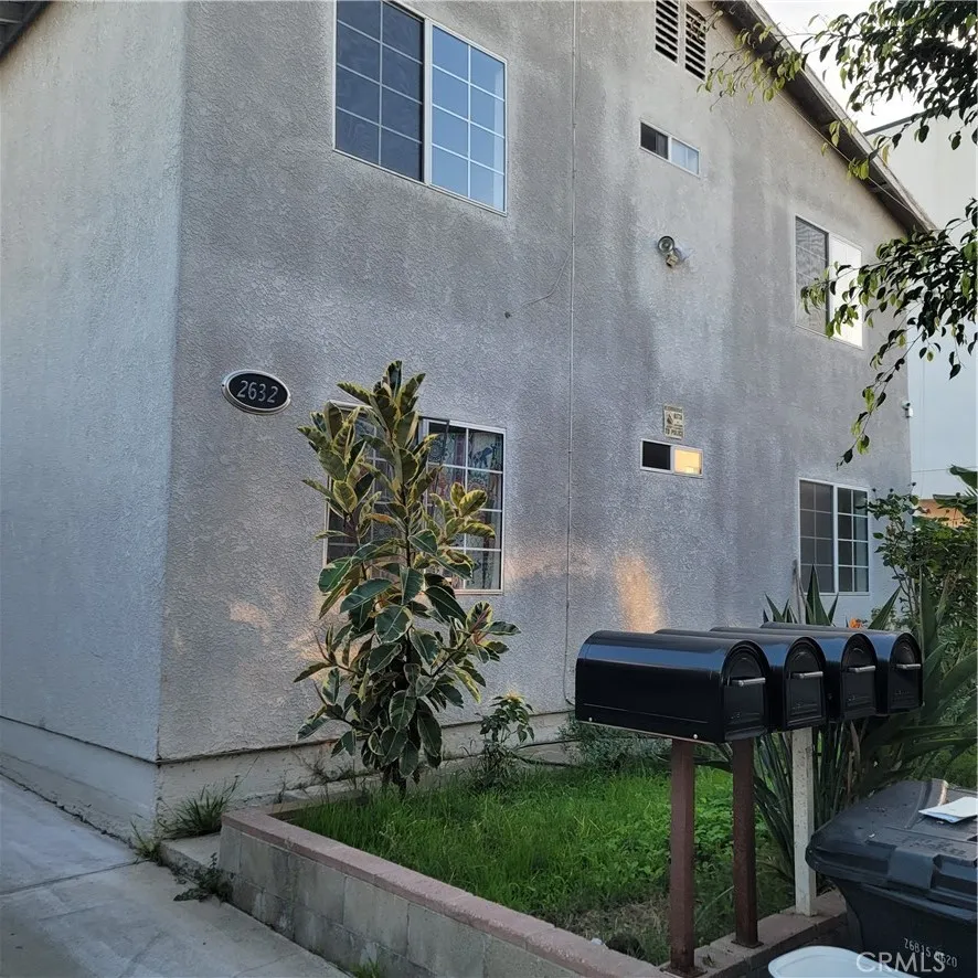 2632 W 16th, Los Angeles, California 90019 home-pic-2