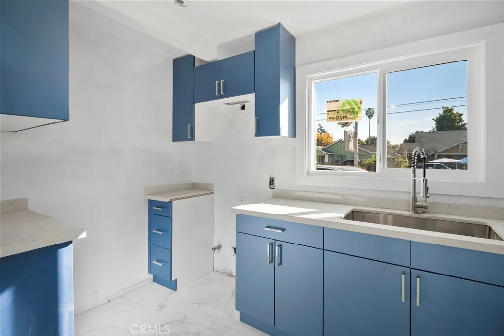 1257 W Vernon, Los Angeles, California 90037 home-pic-10