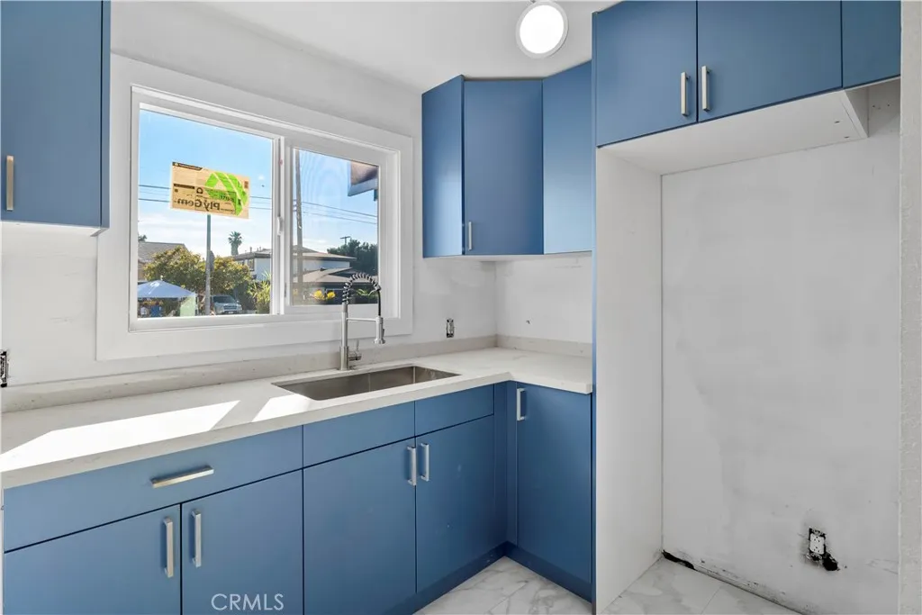 1257 W Vernon, Los Angeles, California 90037 home-pic-9