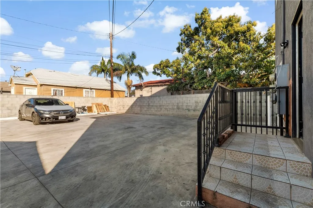 1257 W Vernon, Los Angeles, California 90037 home-pic-2