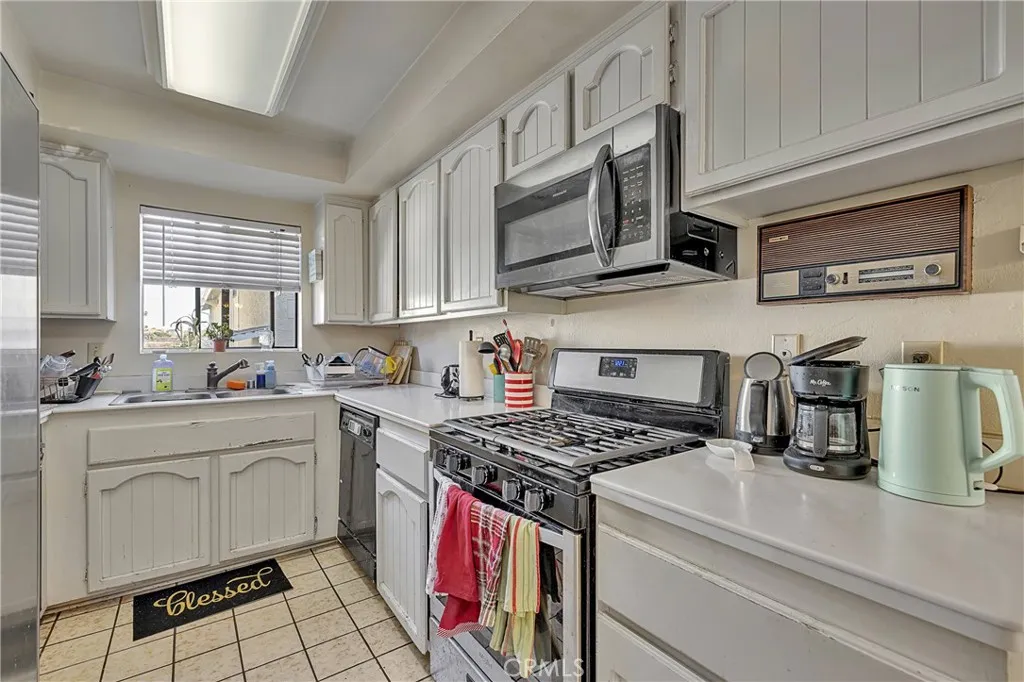 107 S Helberta Avenue 4, Redondo Beach, California 90277 home-pic-22