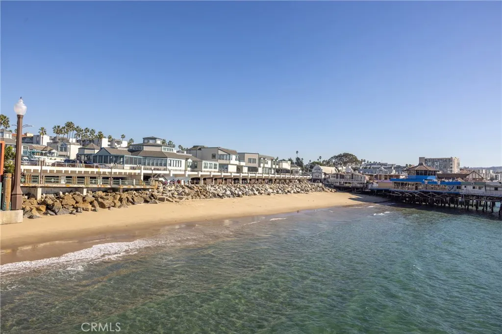 107 S Helberta Avenue 4, Redondo Beach, California 90277 home-pic-4