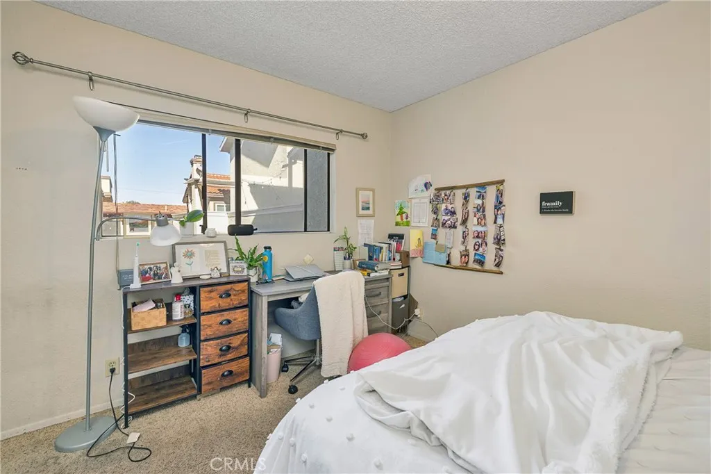 107 S Helberta Avenue 4, Redondo Beach, California 90277 home-pic-25