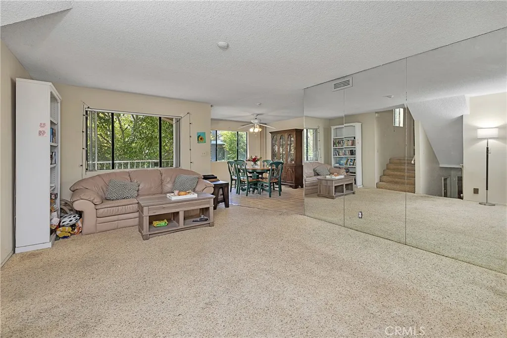 107 S Helberta Avenue 4, Redondo Beach, California 90277 home-pic-18