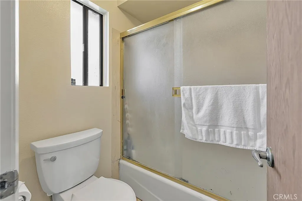 107 S Helberta Avenue 4, Redondo Beach, California 90277 home-pic-35