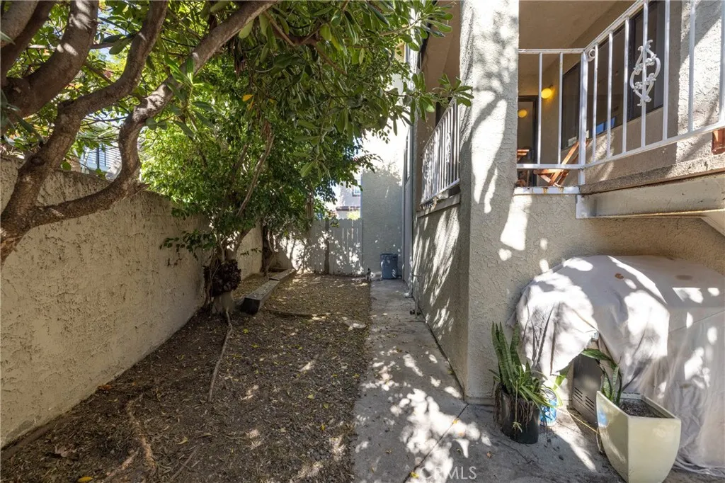 107 S Helberta Avenue 4, Redondo Beach, California 90277 home-pic-15