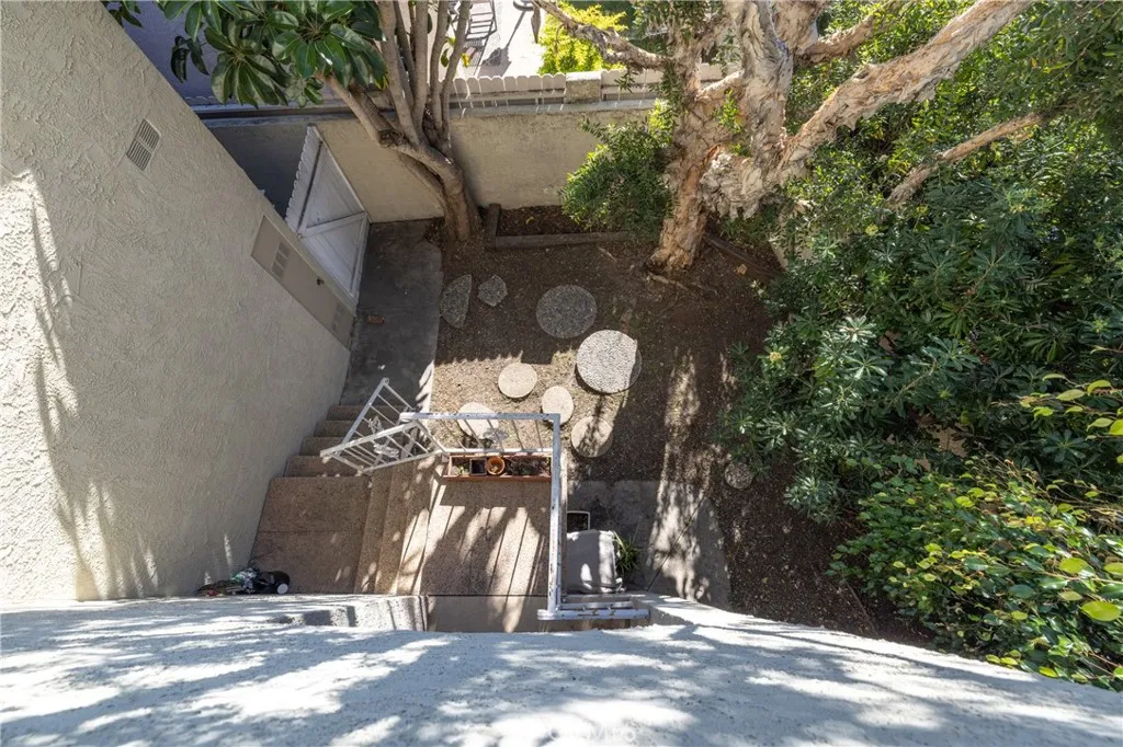 107 S Helberta Avenue 4, Redondo Beach, California 90277 home-pic-39