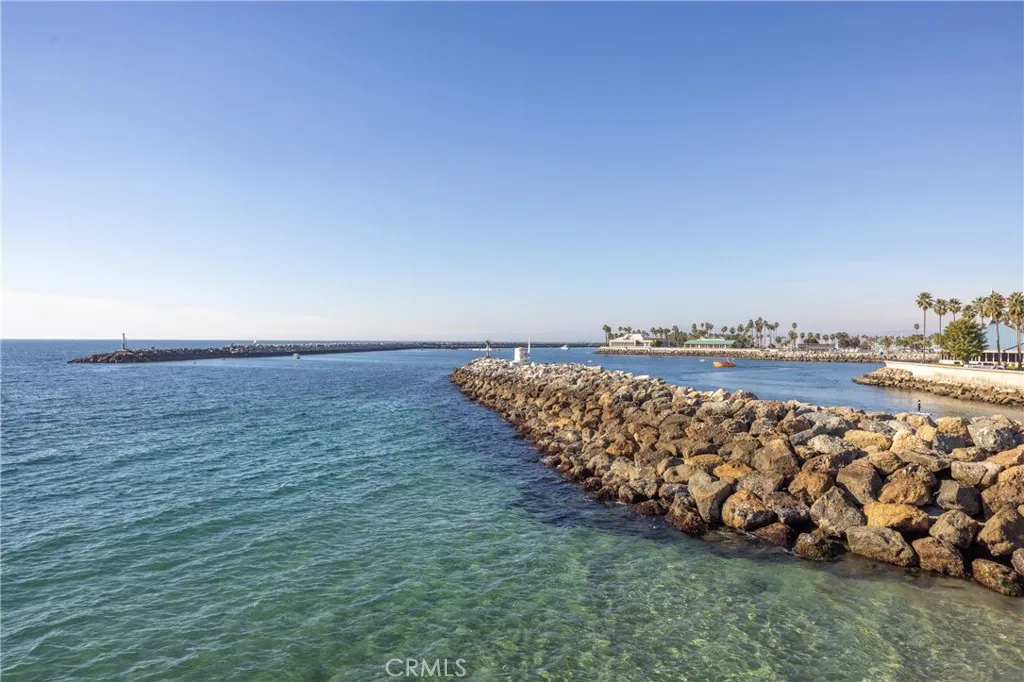 107 S Helberta Avenue 4, Redondo Beach, California 90277 home-pic-2