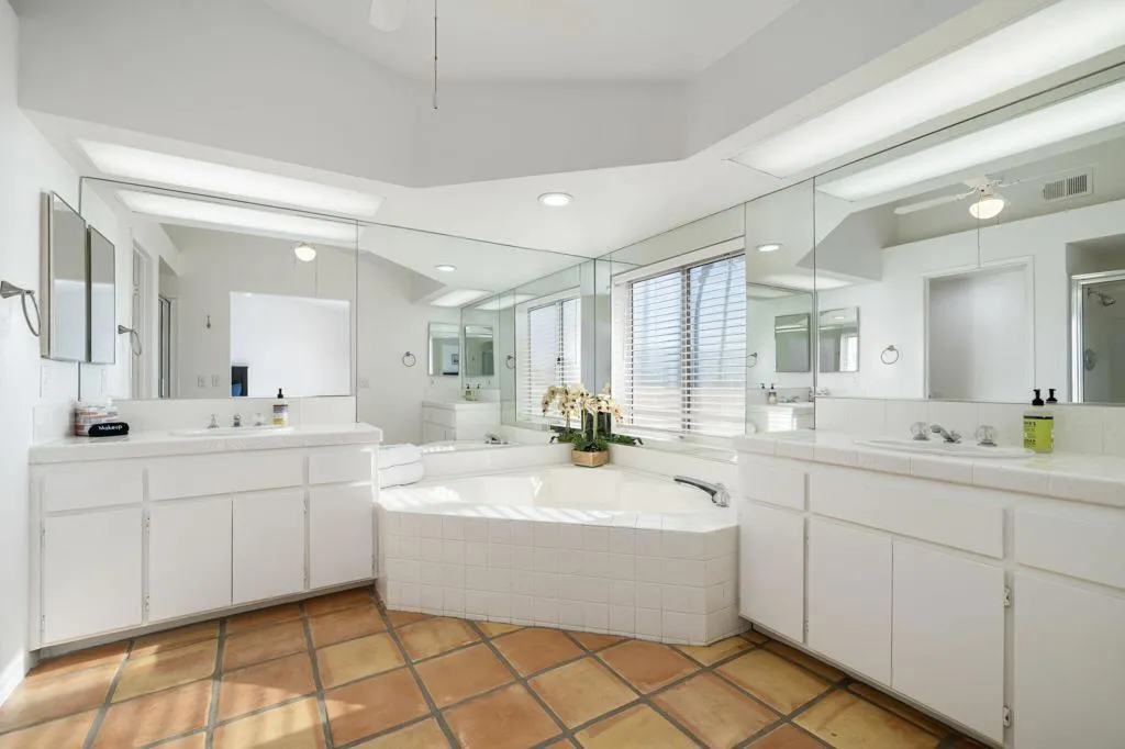 510 Desert Falls Drive N, Palm Desert, California 92211 home-pic-20