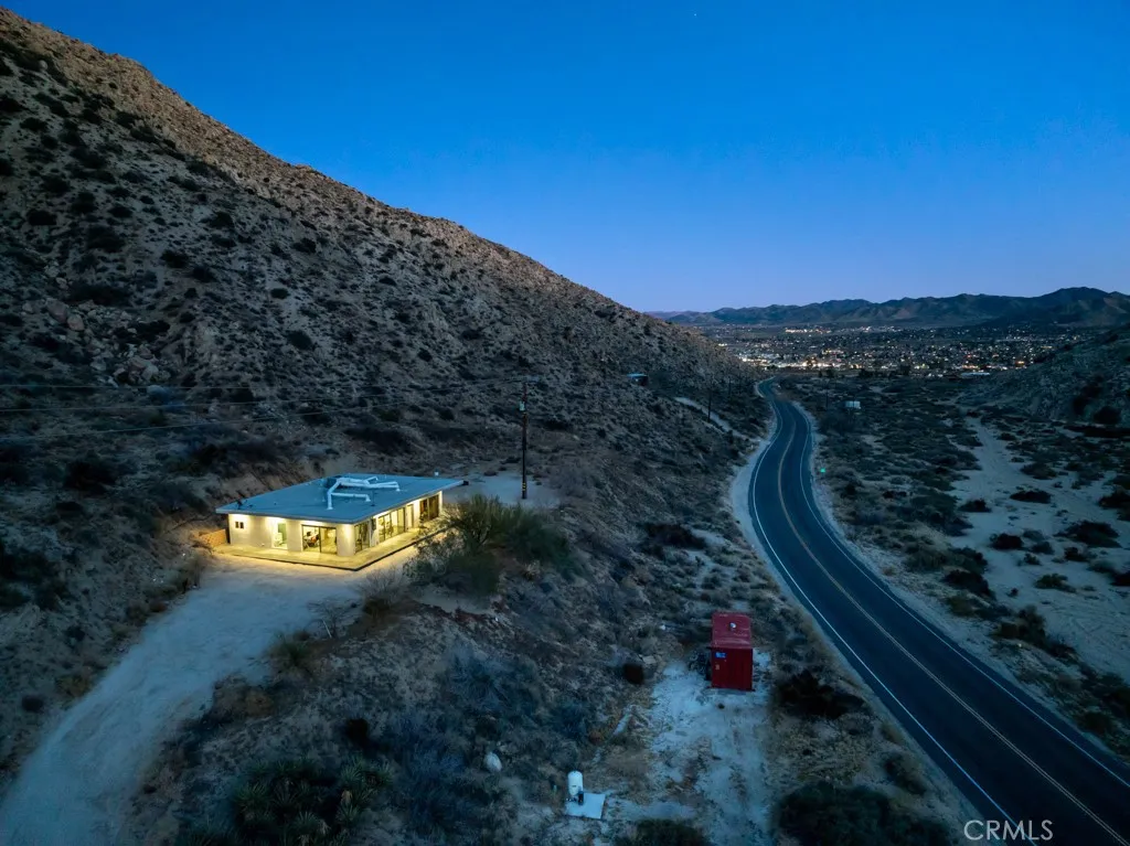 6595 Pioneertown, Yucca Valley, California 92284 home-pic-2